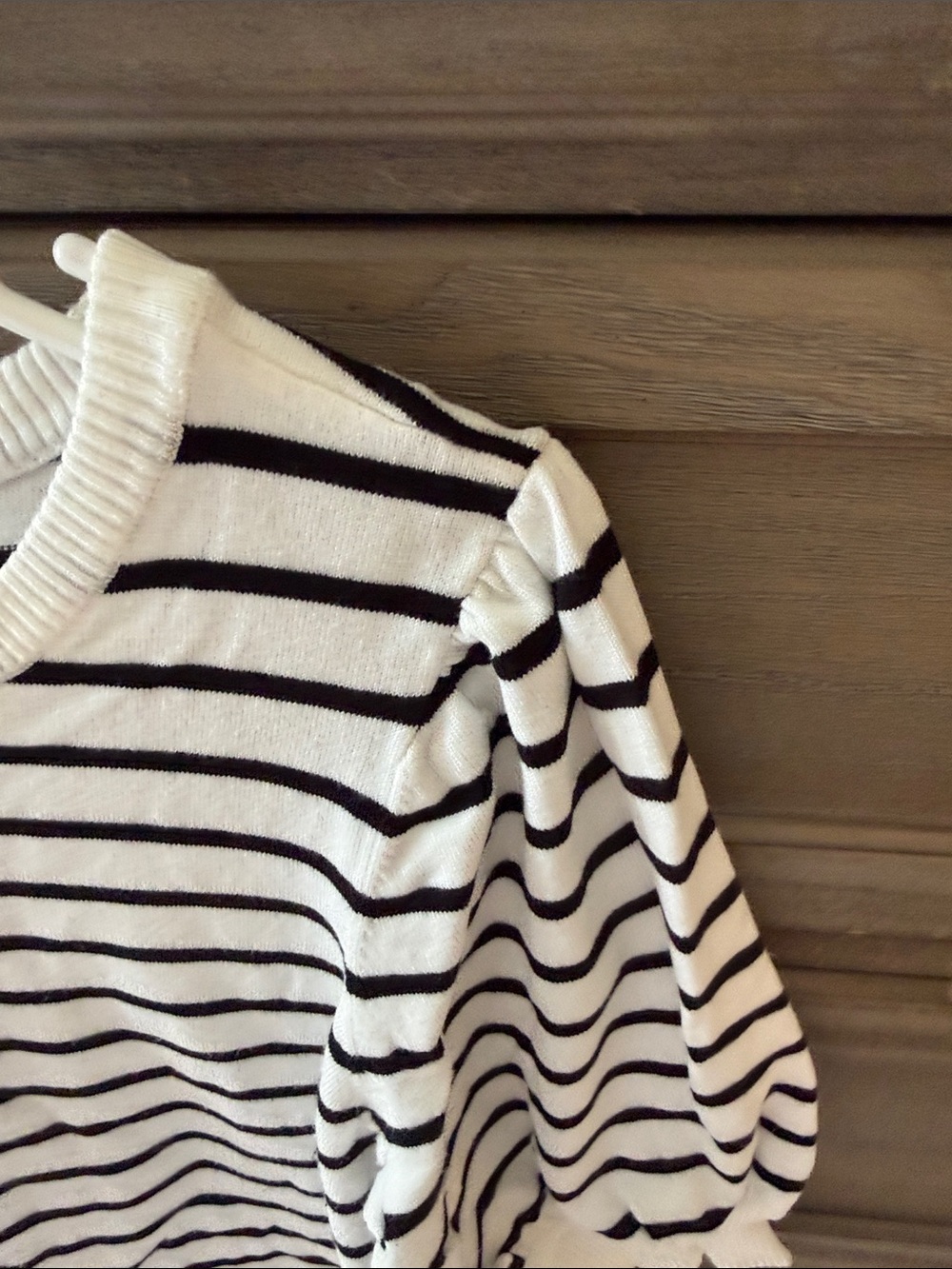 Marled White and Black Striped Puff-Sleeve Knit Top - Picture 4 of 5